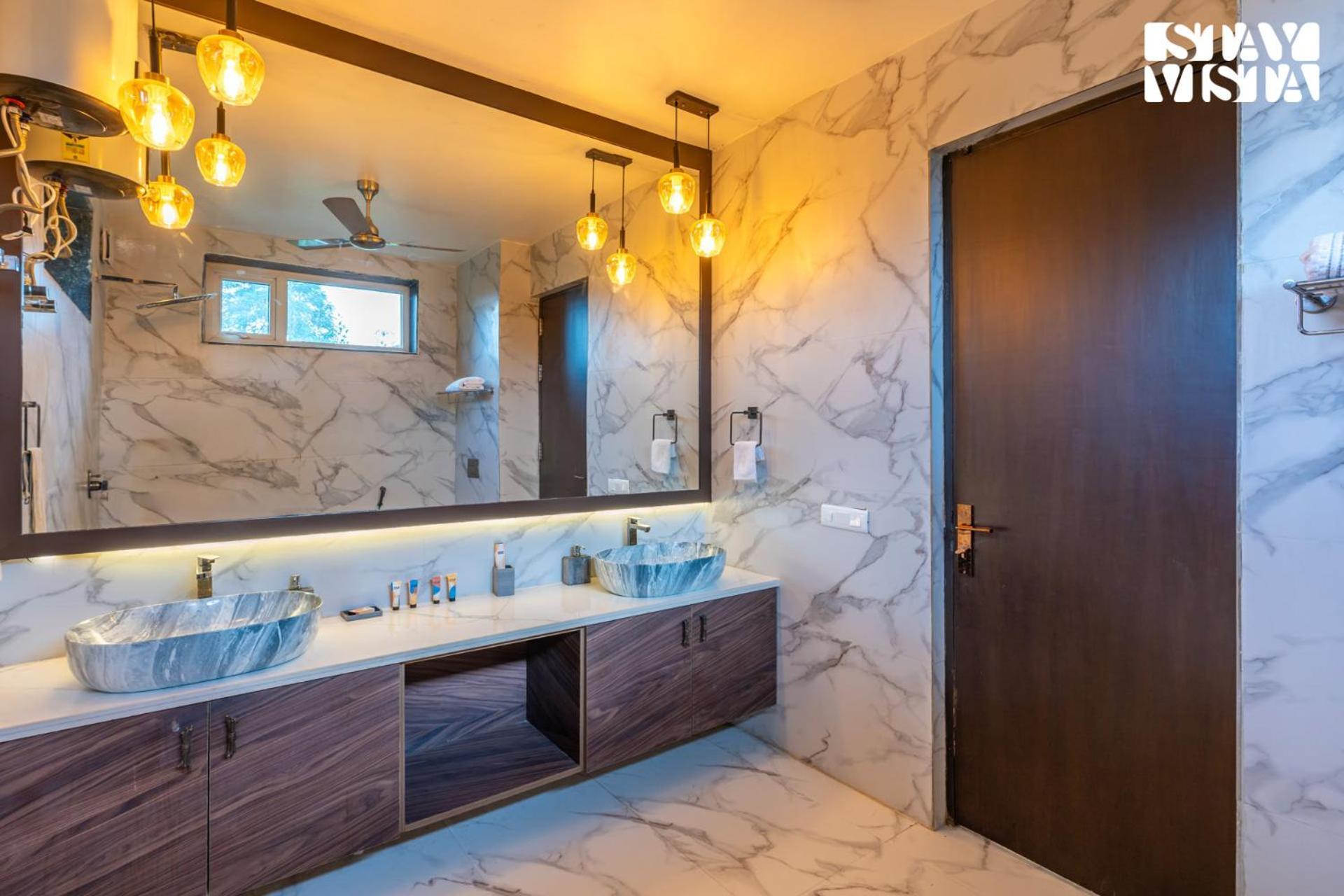 Stayvista At Wandering Vines Indoor Pool 4Bhk Luxury Villa In Delhi Sohna Eksteriør bilde