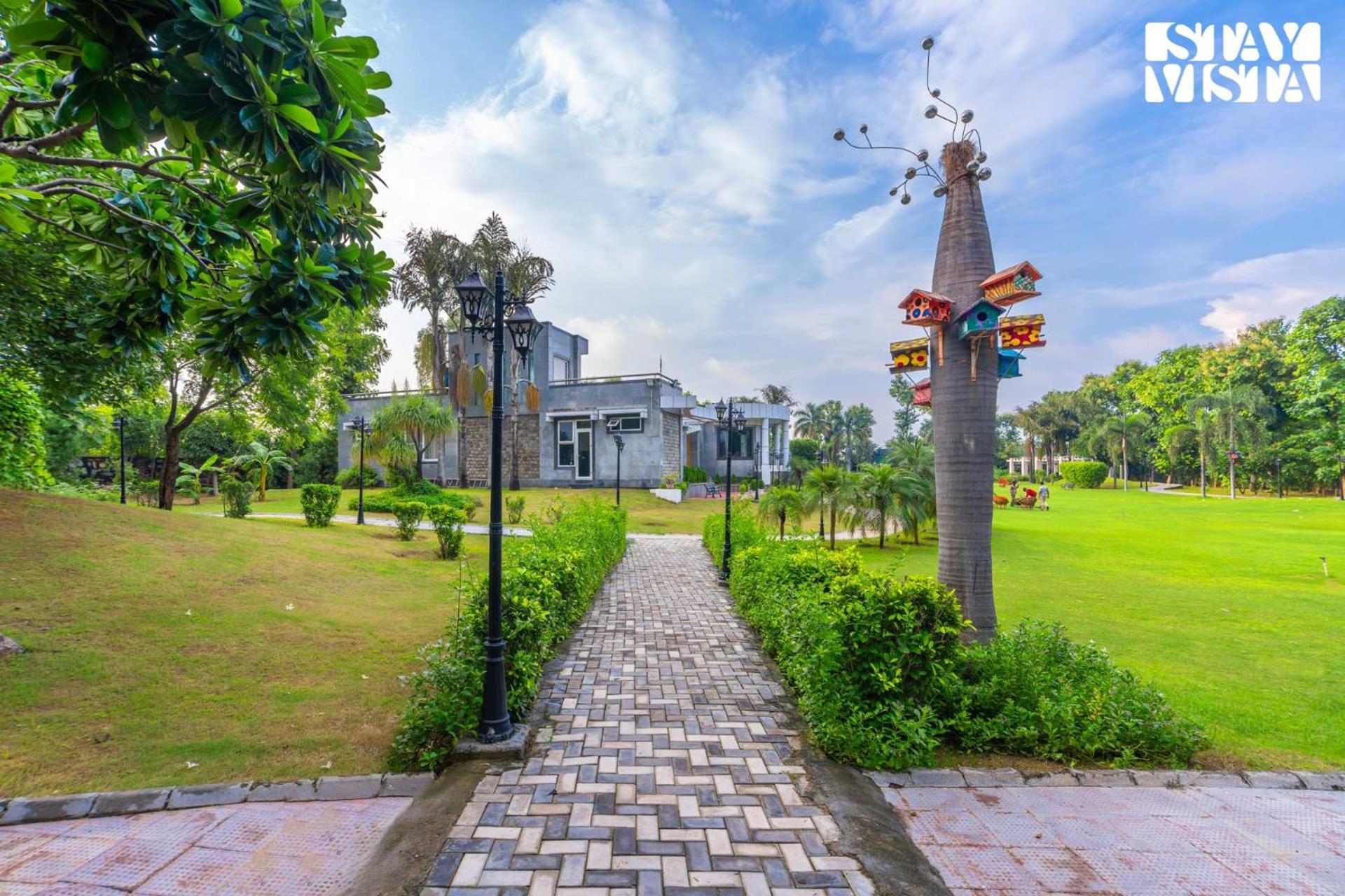 Stayvista At Wandering Vines Indoor Pool 4Bhk Luxury Villa In Delhi Sohna Eksteriør bilde