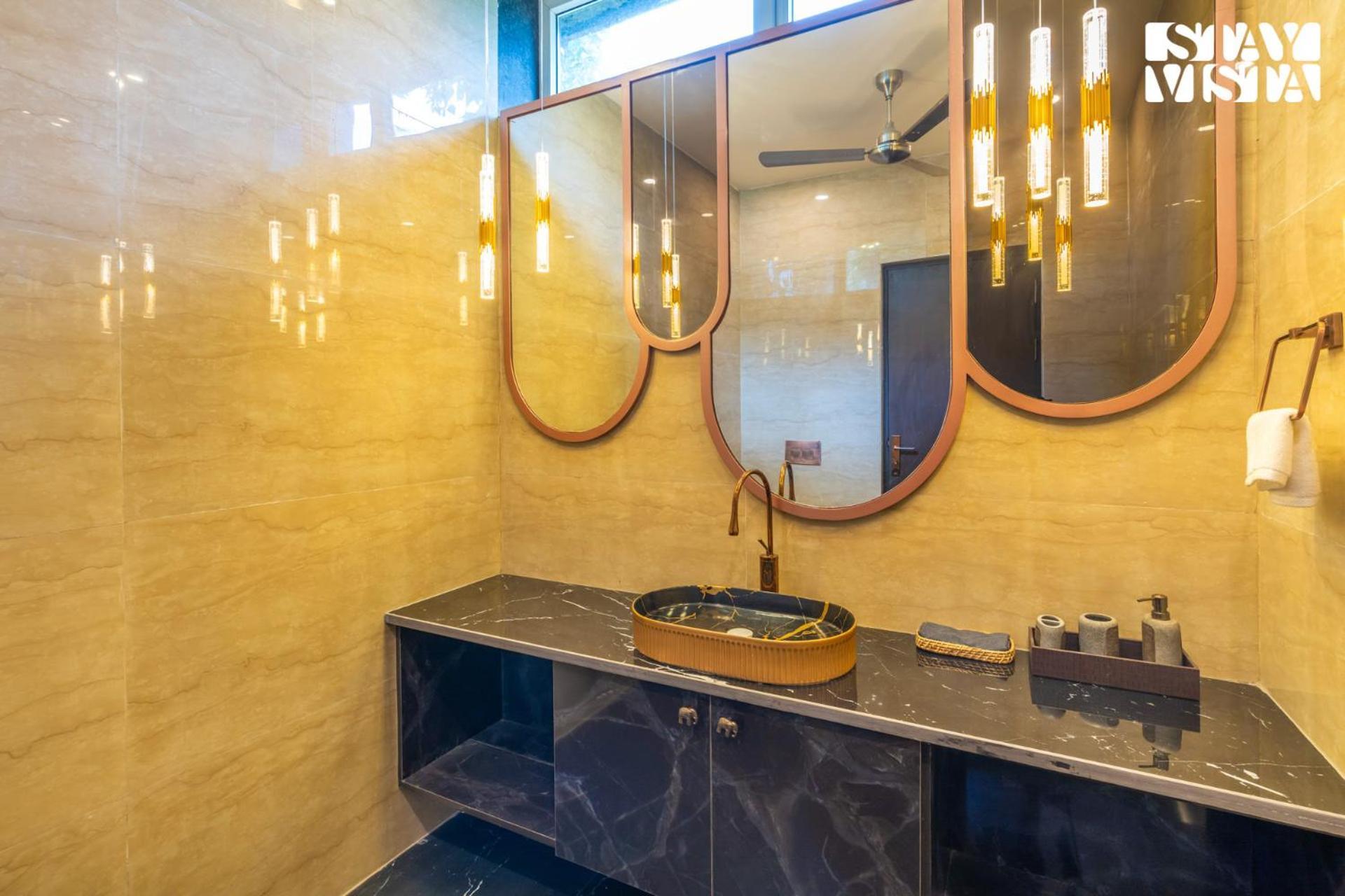 Stayvista At Wandering Vines Indoor Pool 4Bhk Luxury Villa In Delhi Sohna Eksteriør bilde