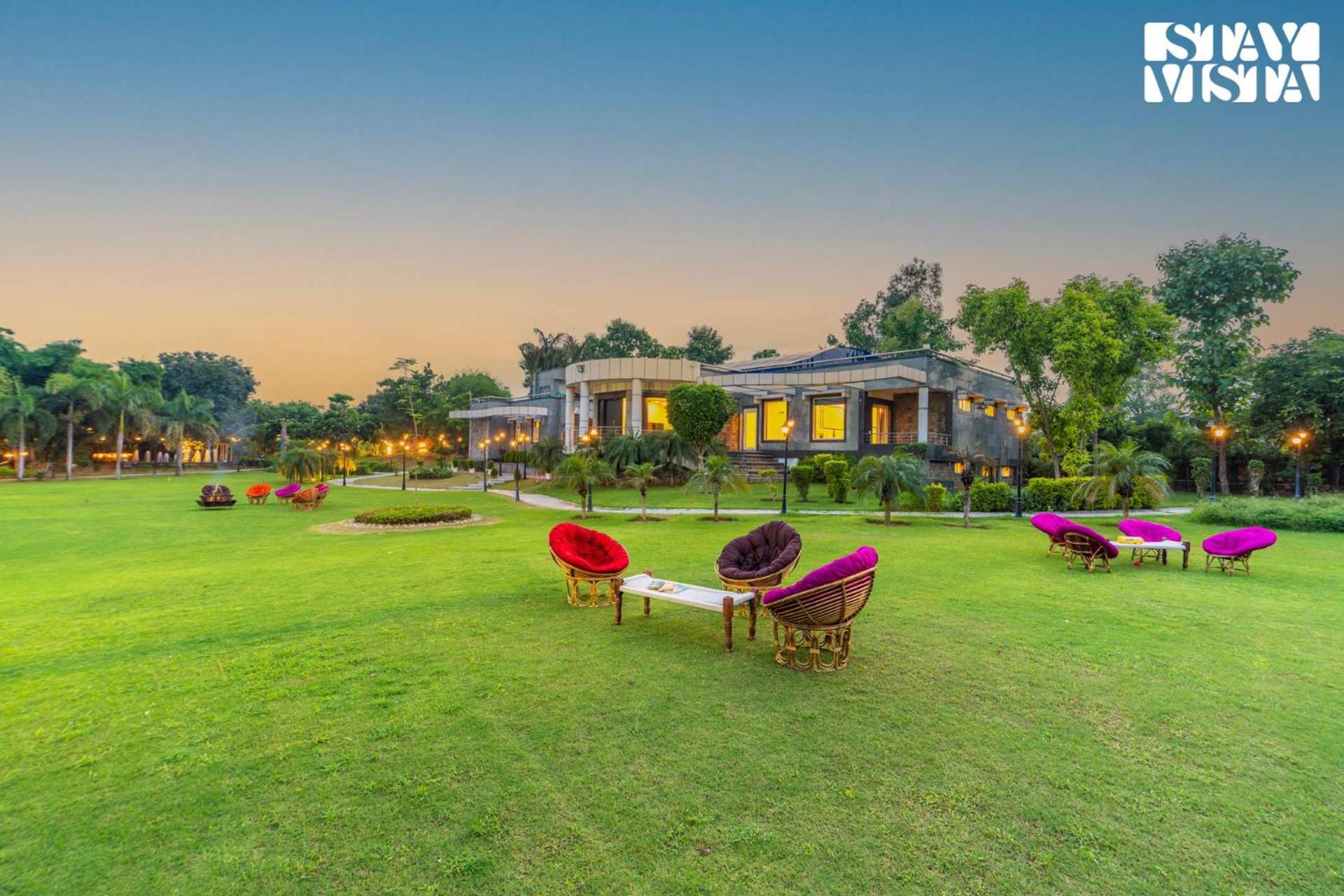 Stayvista At Wandering Vines Indoor Pool 4Bhk Luxury Villa In Delhi Sohna Eksteriør bilde