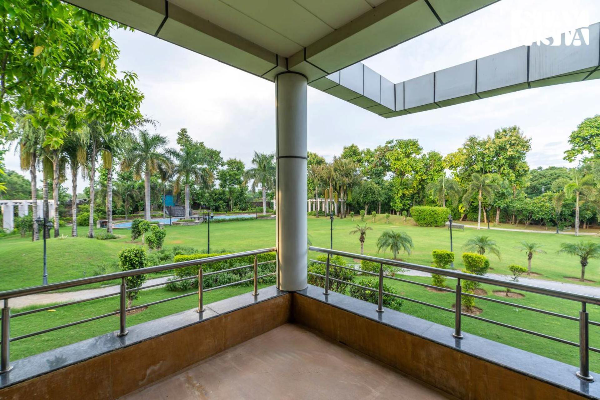 Stayvista At Wandering Vines Indoor Pool 4Bhk Luxury Villa In Delhi Sohna Eksteriør bilde