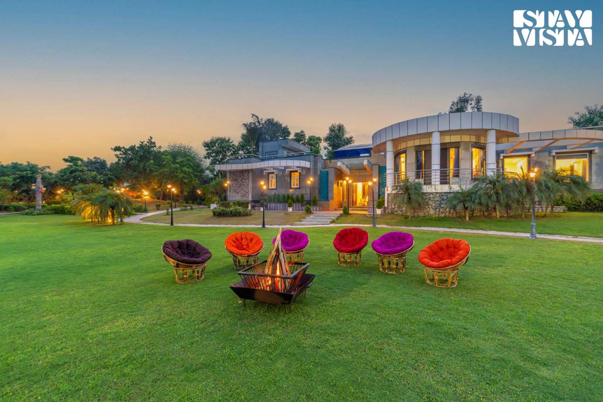 Stayvista At Wandering Vines Indoor Pool 4Bhk Luxury Villa In Delhi Sohna Eksteriør bilde